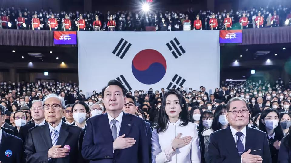 Hàn Quốc-Nhật Bản bắt tay đối phó với Triều Tiên